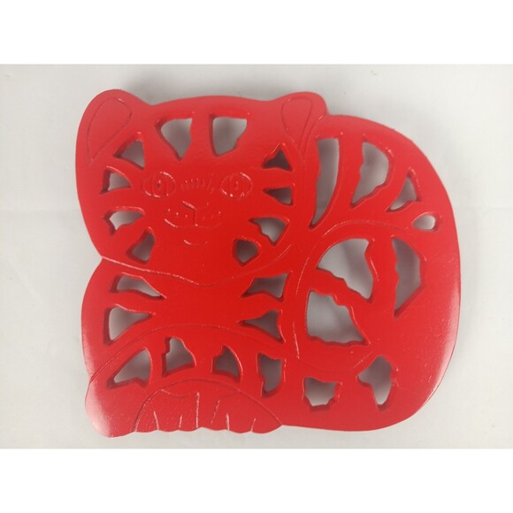 Cast Iron Red Kitty Cat Trivet Wall Hanging Wall Decor Red Enamel Wall Art - Picture 1 of 10
